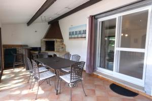 Villas Air-conditioned house with heated pool, Luberon, in Maubec – 6 people : photos des chambres