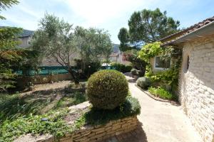 Villas Air-conditioned house with heated pool, Luberon, in Maubec – 6 people : Villa 4 Chambres