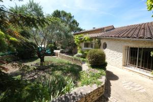 Villas Air-conditioned house with heated pool, Luberon, in Maubec – 6 people : photos des chambres