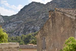 Villas Air-conditioned house with heated pool, Luberon, in Maubec – 6 people : photos des chambres