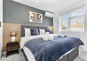 Spacious 4BR Home in Brentford Free Parking - 布伦特福德