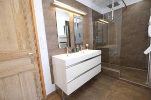 Air-conditioned villa with heated pool, Luberon, in Puget - 10 people