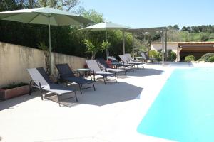 Villas Air-conditioned villa with heated pool, Luberon, in Puget - 10 people : photos des chambres
