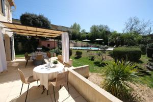 Villas Air-conditioned villa with heated pool, Luberon, in Puget - 10 people : photos des chambres