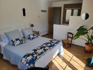 Villas Air-conditioned villa with heated pool, Luberon, in Puget - 10 people : photos des chambres