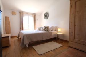 Villas Air-conditioned villa with heated pool, Luberon, in Puget - 10 people : photos des chambres