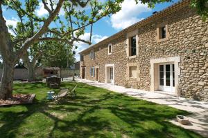 Provencal farm with heated pool in Lamanon near Aix en Provence - 12 people
