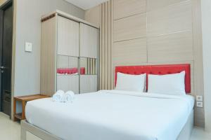 Fully Furnished with Cozy Studio GP Plaza Apartment By Travelio