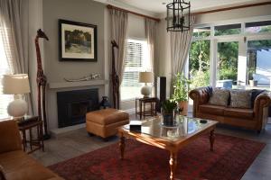 Mountain view villa in exclusive security estate, Hout Bay, Cape Town