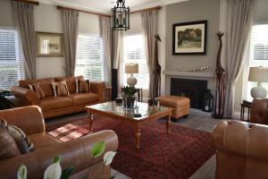 Mountain view villa in exclusive security estate, Hout Bay, Cape Town