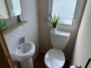 Homely 3 Bedroom Caravan in Cirencester
