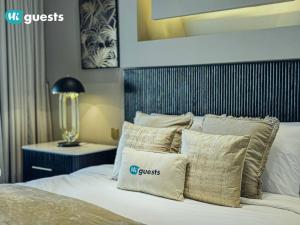 Higuests - Luxurious 2BR Haven in Iconic Palm Jumeirah