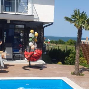 Captain Niko Apartments