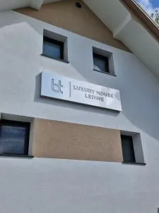 Luxury House Ledine - 采尔克诺