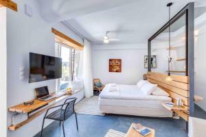 Skiff - Transformed studio on the waters edge