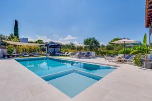 Villa Ampelaki - Premium Villa with heated pool