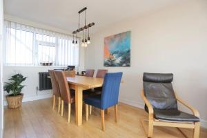 Fabulous beachfront 3 bed house with parking
