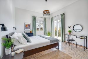 Sea City and Mountain View Apartment