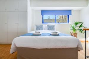 Beach House Kalamaki steps away from the beach