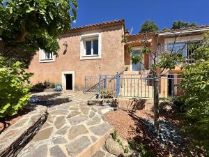 VILLA MARILOU climatisée pour 6 personnes avec piscine sur le Domaine de Valcros à la Londes-Les-Maures