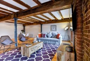 Wild Roses Serviced Apartments - ExCel Warehouse 1