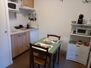 Appartements Petit nid douillet , T1 avec cuisine independante, au calme, proche centre ville : photos des chambres