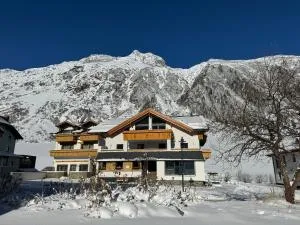 法尔塞格尔尼酒店 - Tschafein