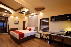 Plachoos Gardens - A luxury serviced villa in Kuttikkanam, Peermede