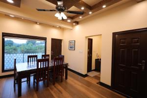 Plachoos Gardens - A luxury serviced villa in Kuttikkanam, Peermede