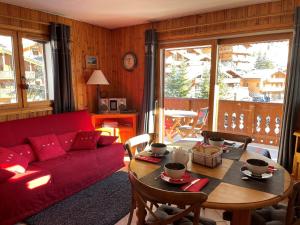 Appartement accueillant à Méribel avec balcon et garage - FR-1-355-219