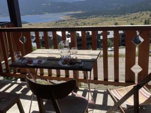 Appartements Duplex 3 pieces + cabine avec balcon et parking au centre des Angles - FR-1-593-102 : photos des chambres