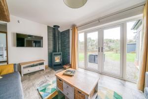 Stunning Cottage in New Forest with Log Burner