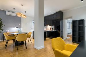 Wide and modern -1 bedroom 15 bathrooms- Malasaña