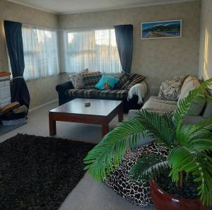 Three Doors Whole 3bdr Home Central Motueka