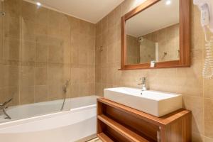 Appartements Joli T2, Centre, Parking prive, Wifi, Local a ski : photos des chambres