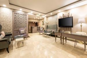 Raymond Hotel Old City