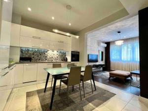 Perfectly Sumptuous Centre Apartment, 2-minute walk from Vitosha Boulevard