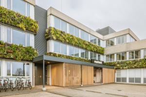 Maxhotel Amsterdam Airport Schiphol - Recently Renovated