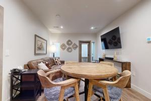 Lion Square Lodge South 255