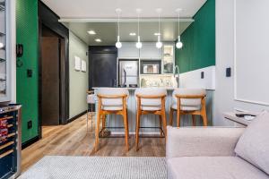 Elegância e Conforto com Piscina Aquecida by Achei