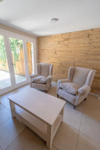 Check and Home - Casa Peña - 6 Huéspedes Reciclada en Playa Grande con Cochera