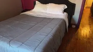 2218 N Colorado Master Queen Room - Dogwood Acres