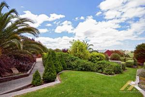 Perfect Entertainer-s Home with Pool