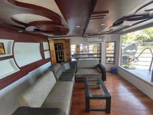 Bayloft Houseboats and Tours