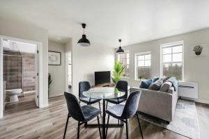 2BR Luxury Suite Near Henry Ford