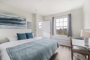 2BR Luxury Suite Near Henry Ford