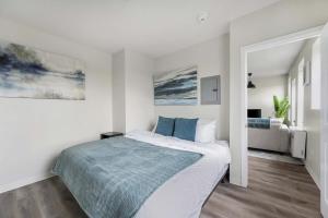 2BR Luxury Suite Near Henry Ford