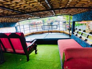 Bayloft Houseboats and Tours
