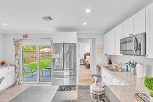 5 Minutes to Ocean & Casinos - Large Backyard