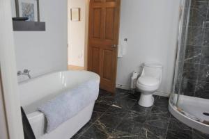 Vineyard Suite - Family Friendly in Picton PEC